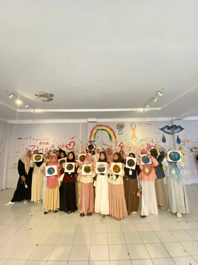 Keseruan Siswa SMP IT Permata Bunda Belajar Membatik di Batik Benang Ratu, Yogyakarta